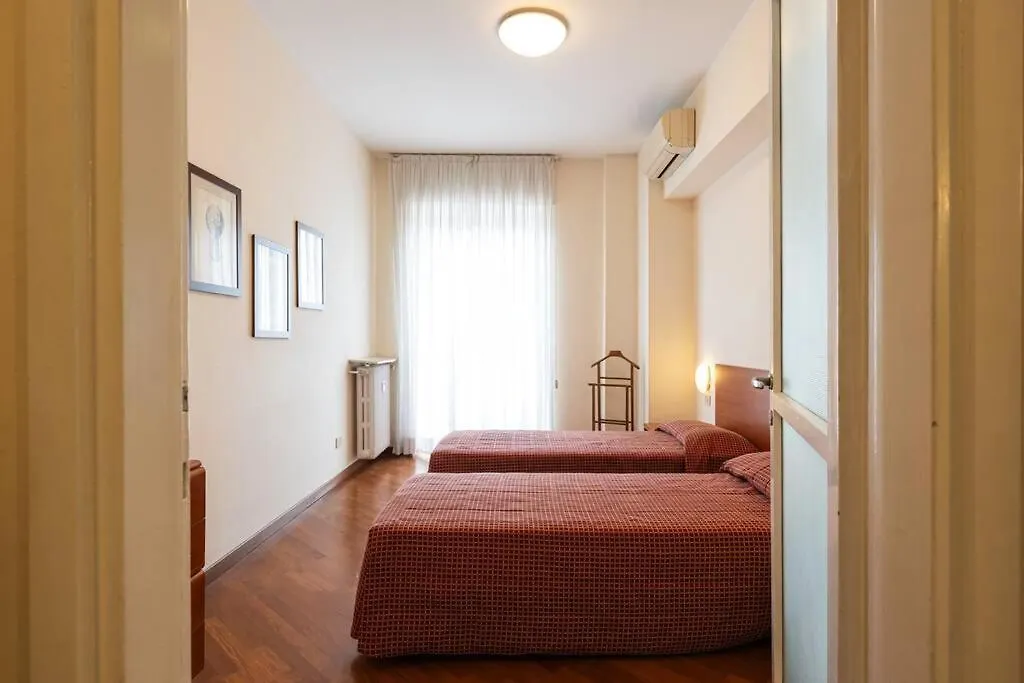 Splendido Trilocale Zara Ottavo Piano - Mirable Pm Apartment Milan 0*,
