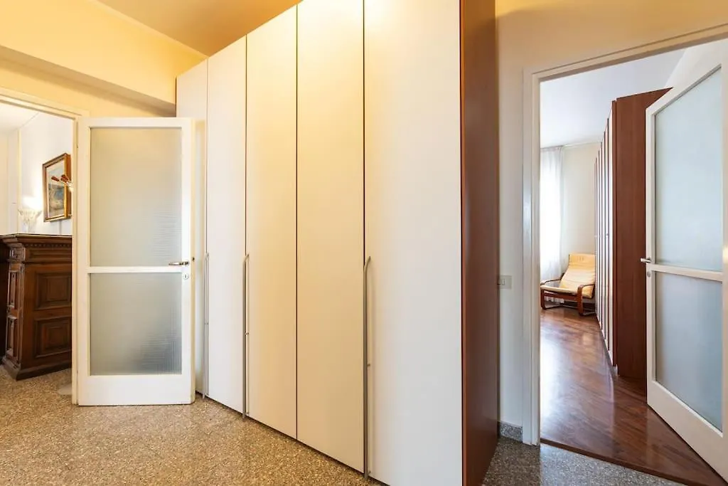 Splendido Trilocale Zara Ottavo Piano - Mirable Pm Apartment Milan 0*,  Italy